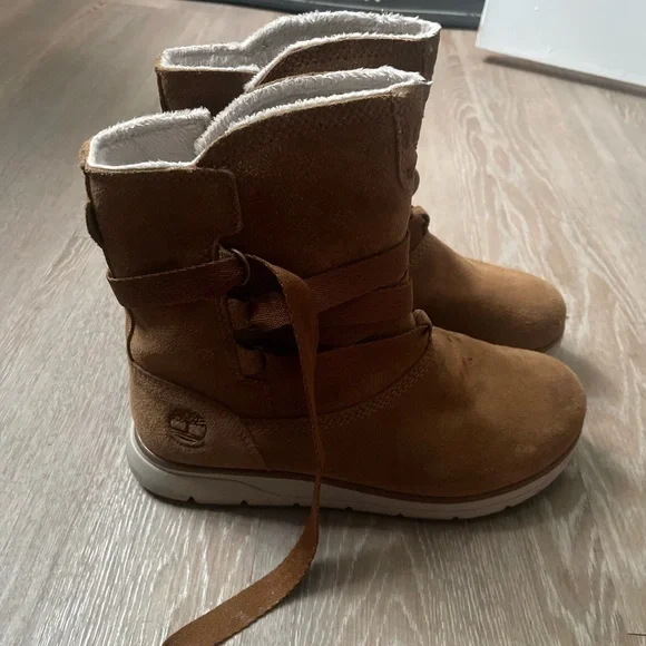 Boot - Picture 1 of 5